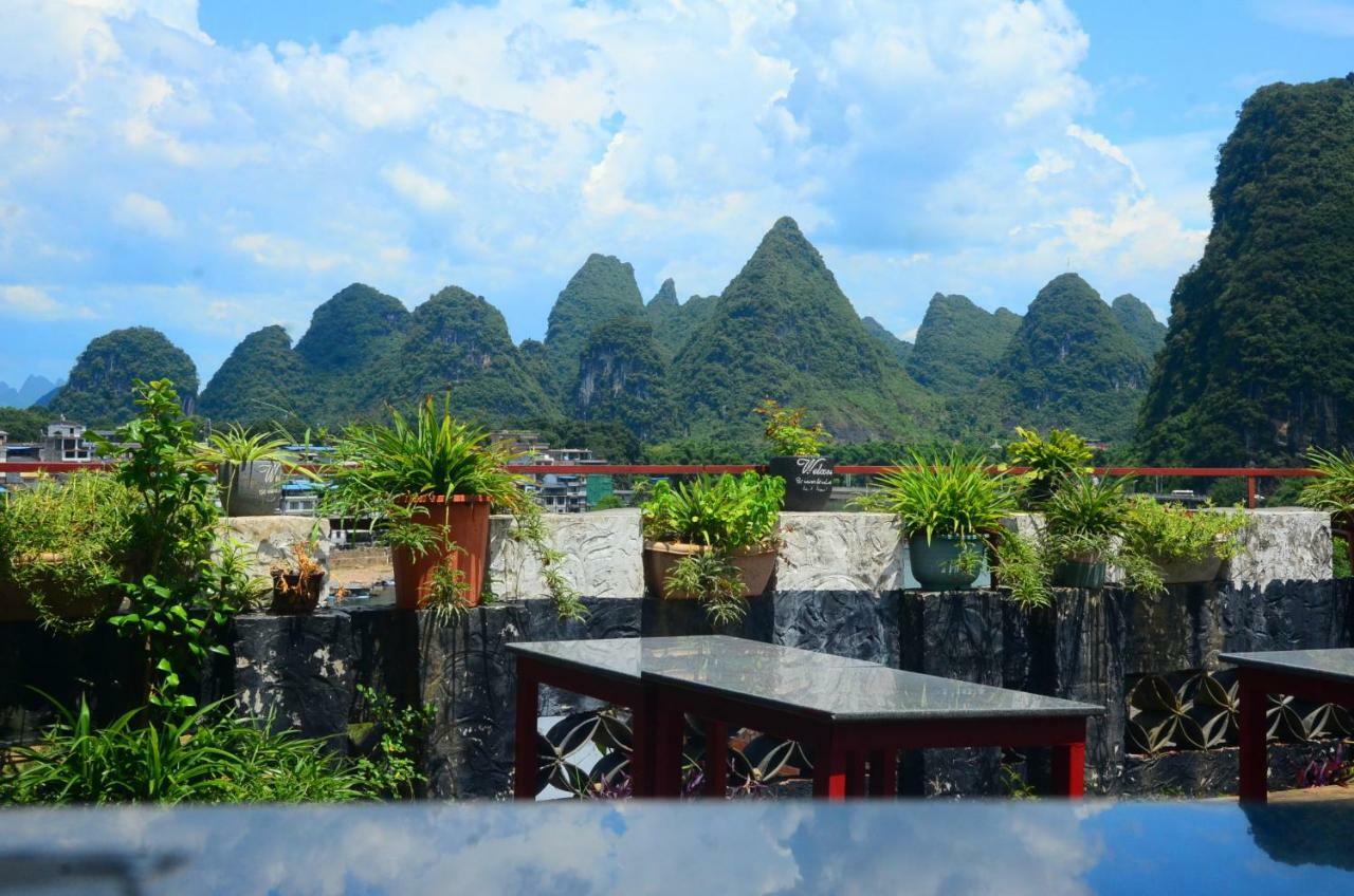 En Attendant Godot Youth Hostel Yangshuo Exterior photo